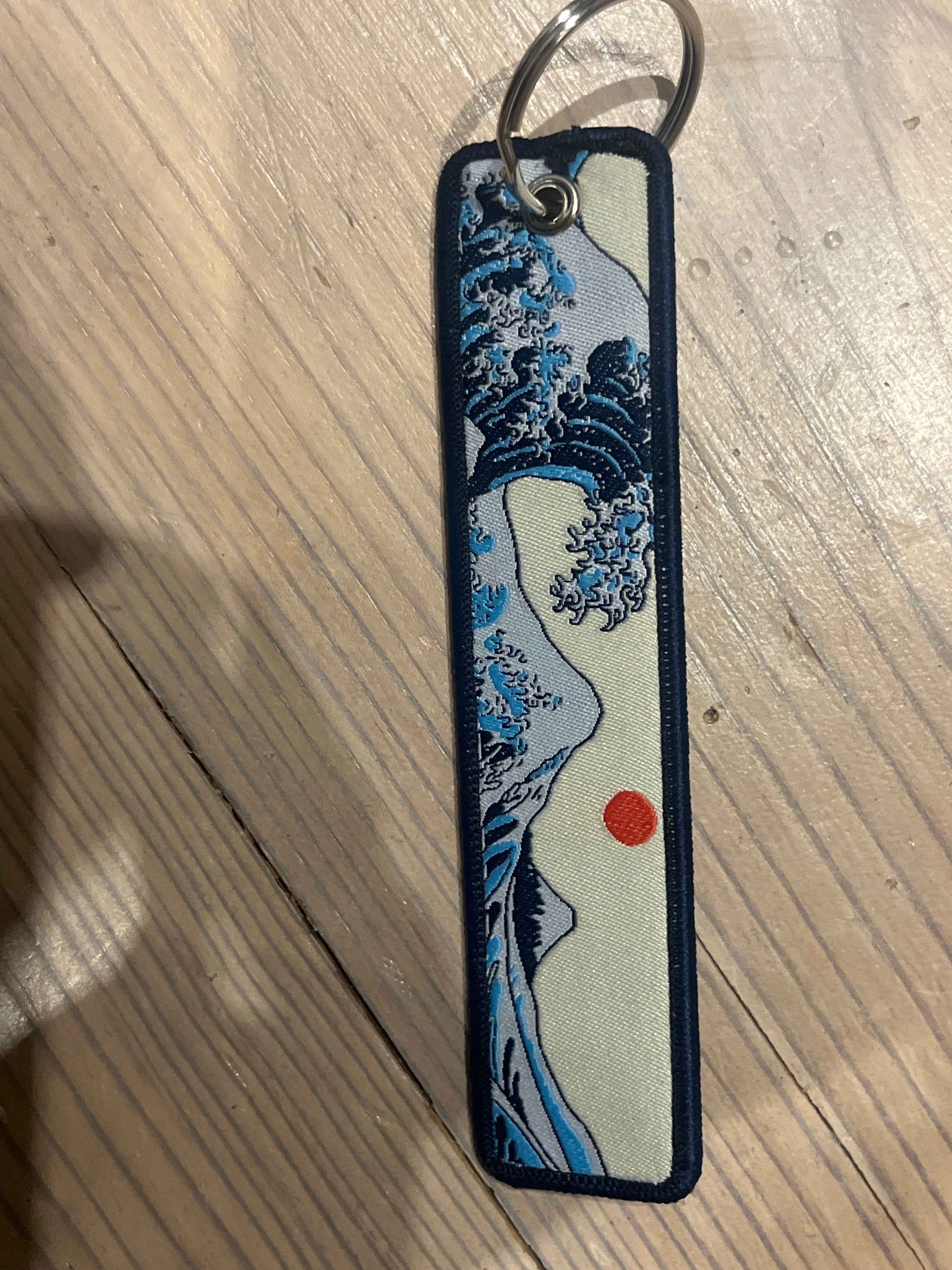 Brelok świetnie pasuje do surrona