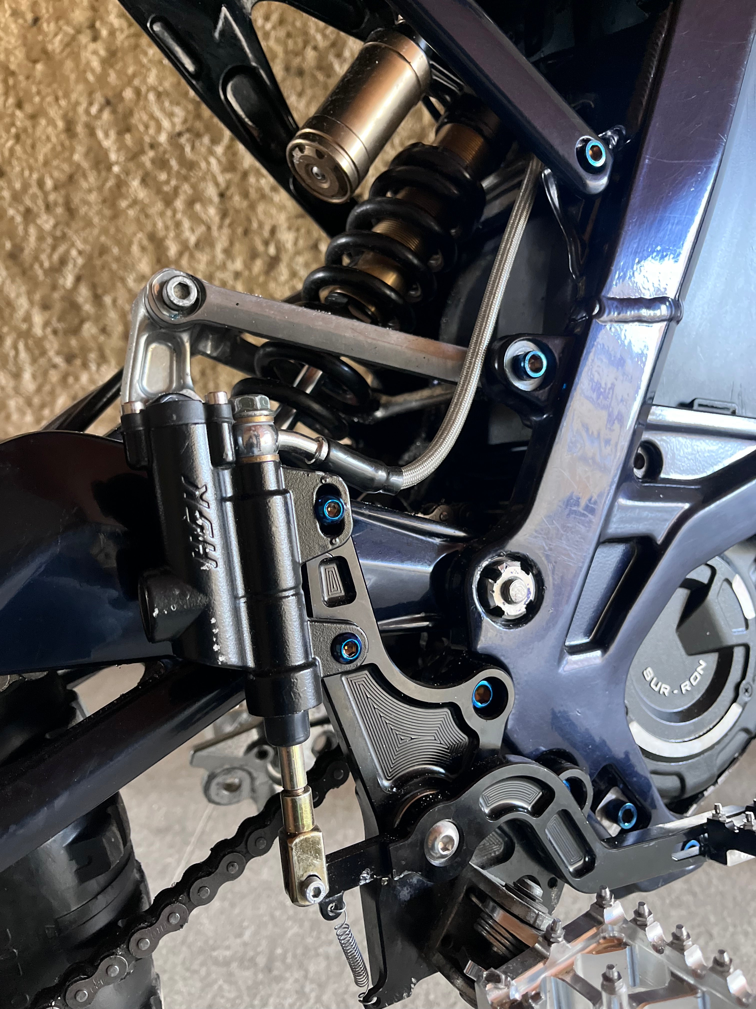 Śruby tytanowe do foot brake Surrona – zestaw 2 sztuk, okrągły łeb